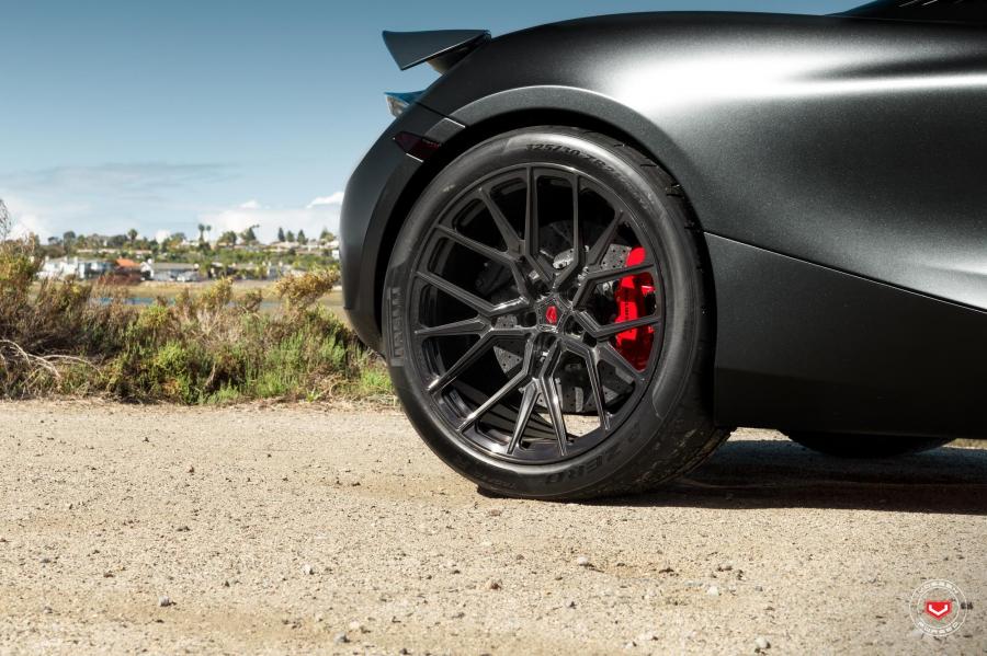 Детали экстерьера McLaren 720S on Vossen Wheels (M-X3) 2018 года  (фото 4 из 14)